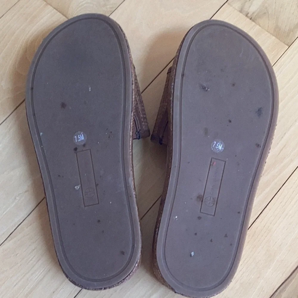 Giani Bernini Joanna, memory foam slide on sandals. Women’s size 7.5